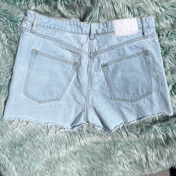H&M High Waist Denim Shorts, Size 8 - Picture 5 of 7